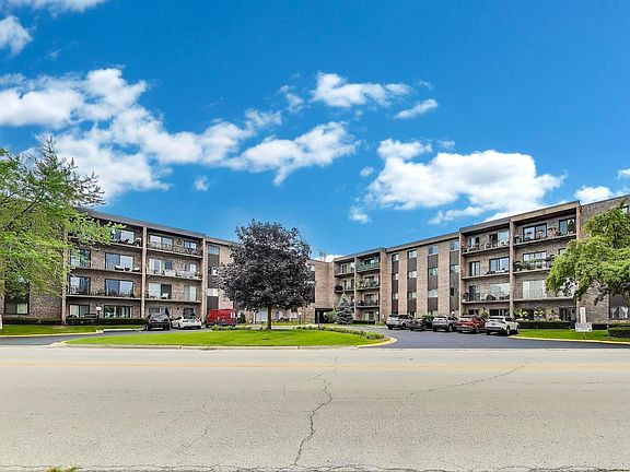 2nd image of 701 W Huntington Commons Rd APT 418
