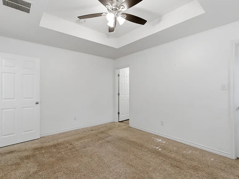 521 E Sears St — Photo 13