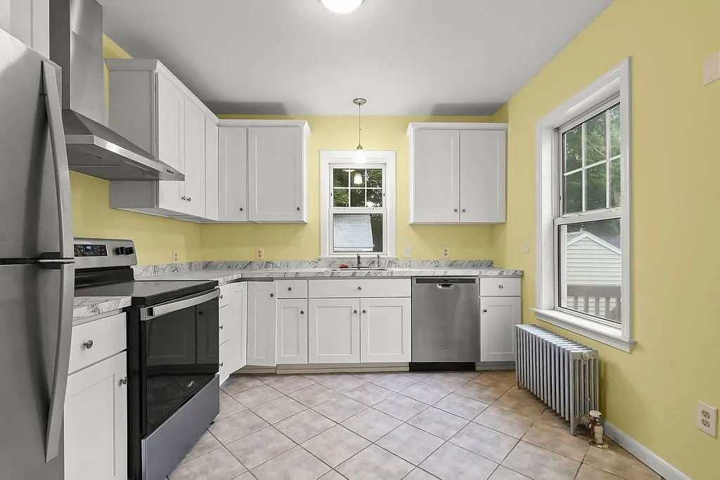 2 bed, 1.0 bath, 1400 sqft, $2,500 — Photo 2