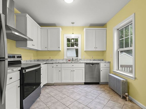 3rd image of 10 Cottage St #10