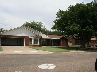 2220 N 4th St, Tahoka, TX 79373