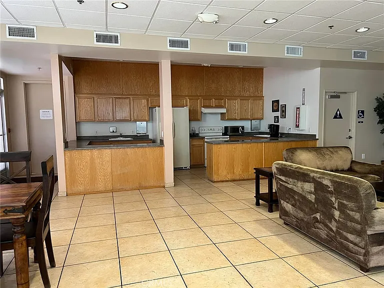 5325 Newcastle Ave #330 — Photo 22