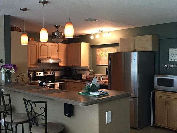 5th image of 551 Hillcrest Dr