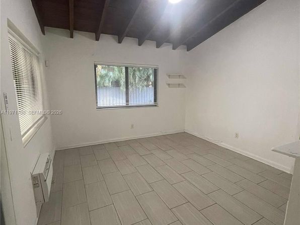 760 NE 122nd St APT 4