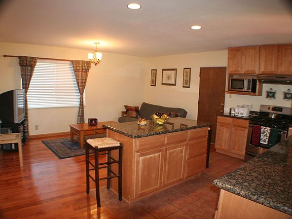 5th image of 514 Tamarack Dr