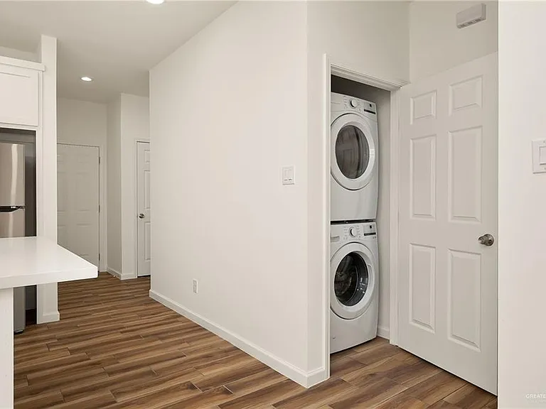 2105 E Viviana St #2 — Photo 9