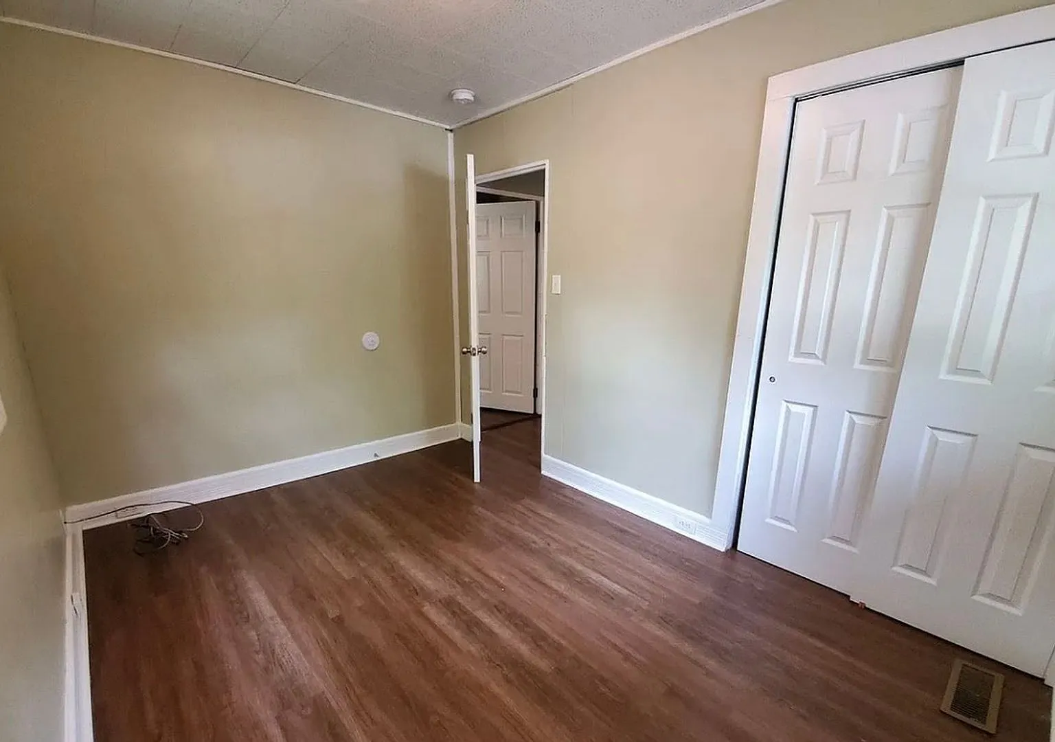 Spacious 6BR/3BA Home Walk to IU Campus! — Photo 4