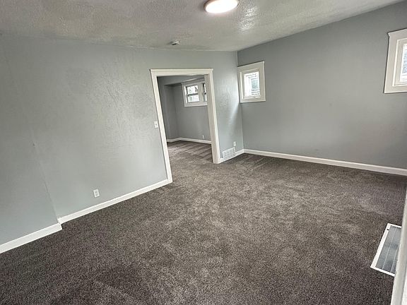 3rd image of 805 E 131st St