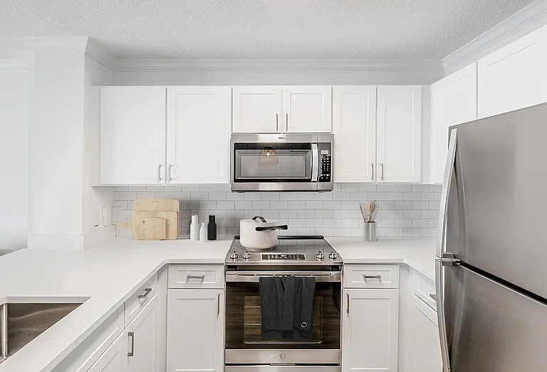 Gables Grand Plaza Apartments — Photo 44
