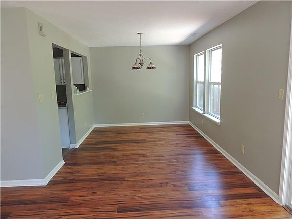 5th image of 4485 Connaught West Dr