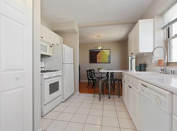 4th image of 4951 N Wolcott Ave APT 3B