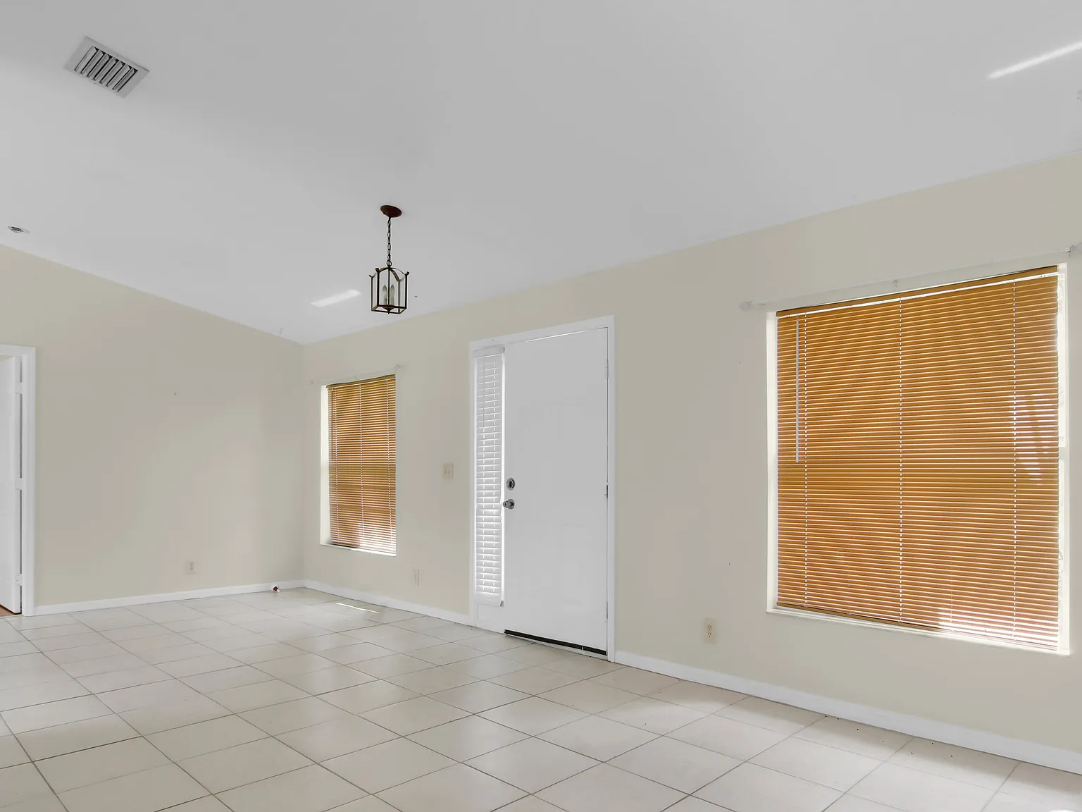 3 bed, 2.0 bath, 1510 sqft, $2,800 — Photo 3
