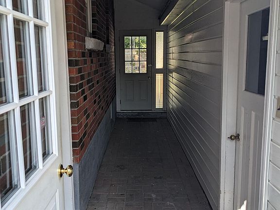 5th image of 35 Argyle Ave