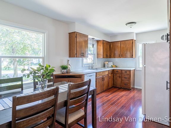5th image of 1236 Kelsey St NE