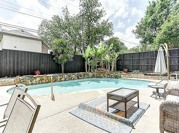3rd image of 6520 Sunnyland Ln