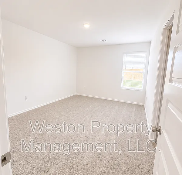 16209 Harvester Dr — Photo 11