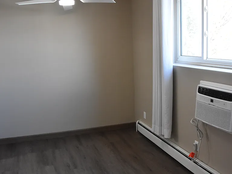 1035 Powers St — Photo 13