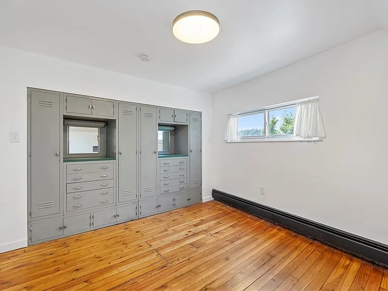 6026-1 Sawyer St — Photo 9