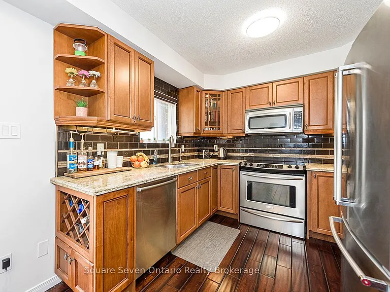 635 Commonwealth Cres — Photo 12