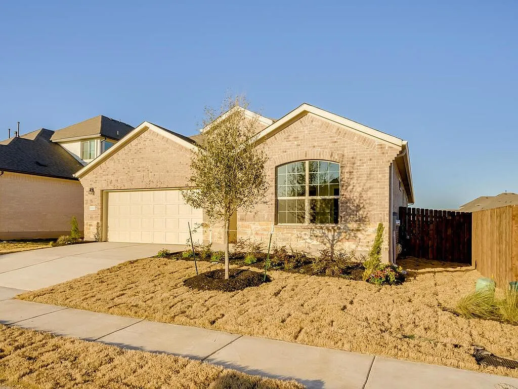 4 bed, 3.0 bath, 2403 sqft, $2,590 — Photo 1