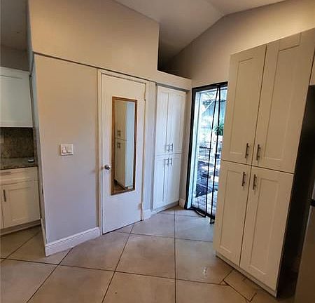 4th image of 430 NE 1st Ave #430B