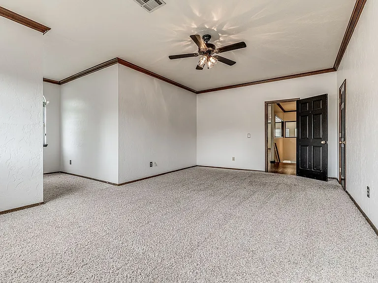 1104 Fox Lake Ln — Photo 39