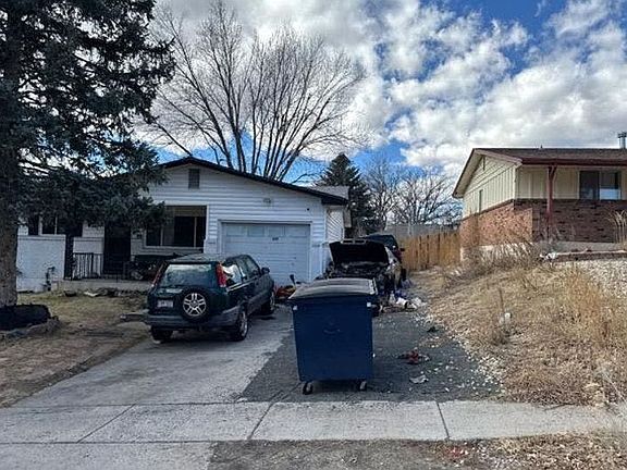 2nd image of 2102 Essex Ln