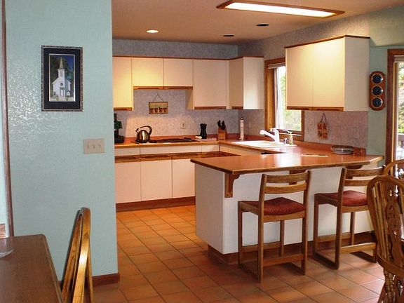 5th image of 762 Oak Crest Cir