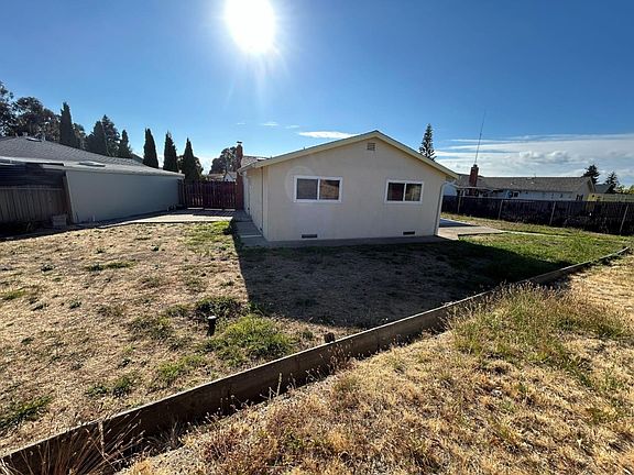 5th image of 261 Highlands Ct