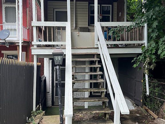 3rd image of 723 W Market St