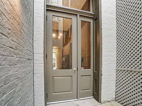 4th image of 813 Broadway St Unit 202