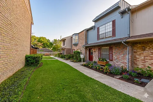 1069 Willow Oaks Cir Photo 1