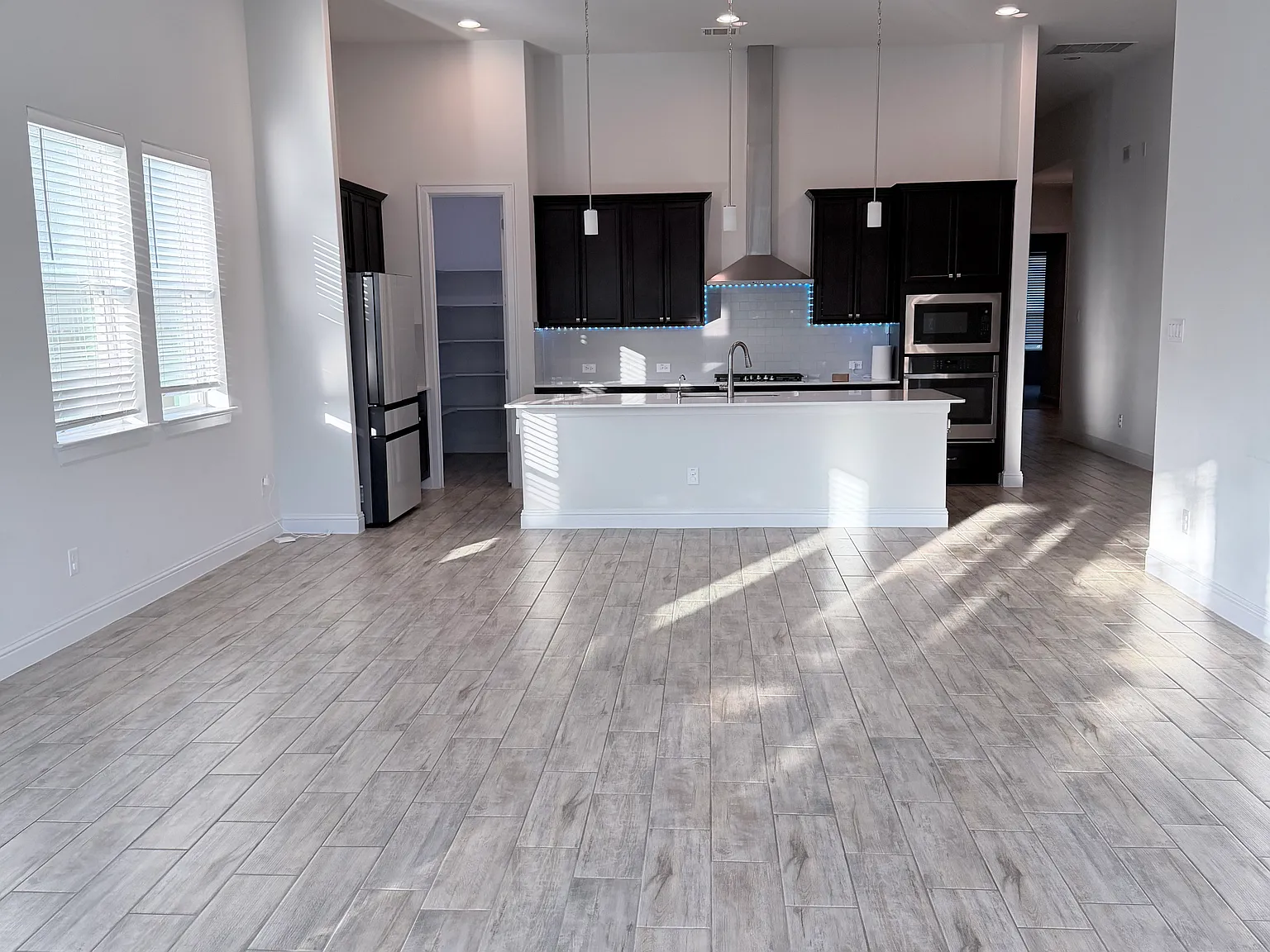 4 bed, 2105 sqft, $2,750 — Photo 3