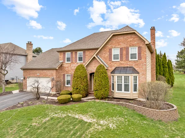 3520 Lakeview Dr, Algonquin, IL 60102