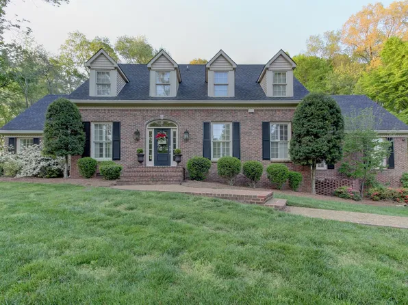 811 Foxwood Rd, Clarksville, TN 37043