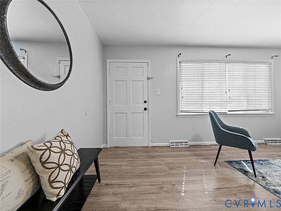 4th image of 2224 Watts Ln