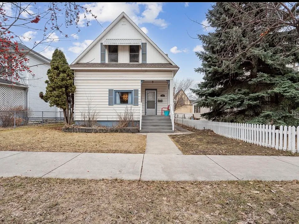 212 4th Ave E #1