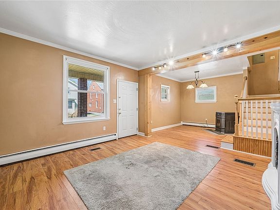 5th image of 210 Church St