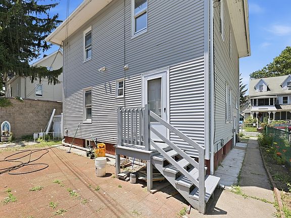 4th image of 18 Keith St