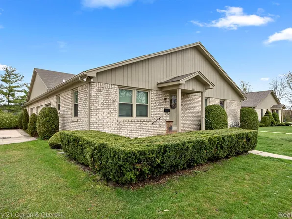 41812 King Edward Ct, Clinton Township, MI 48038