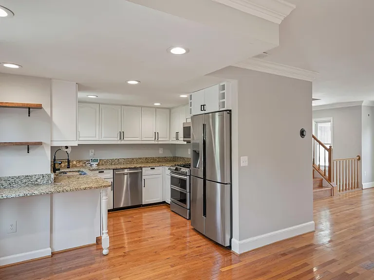 689 W Glebe Rd — Photo 11