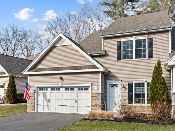 19 Brighton Park Way #19, Bloomfield, CT 06002