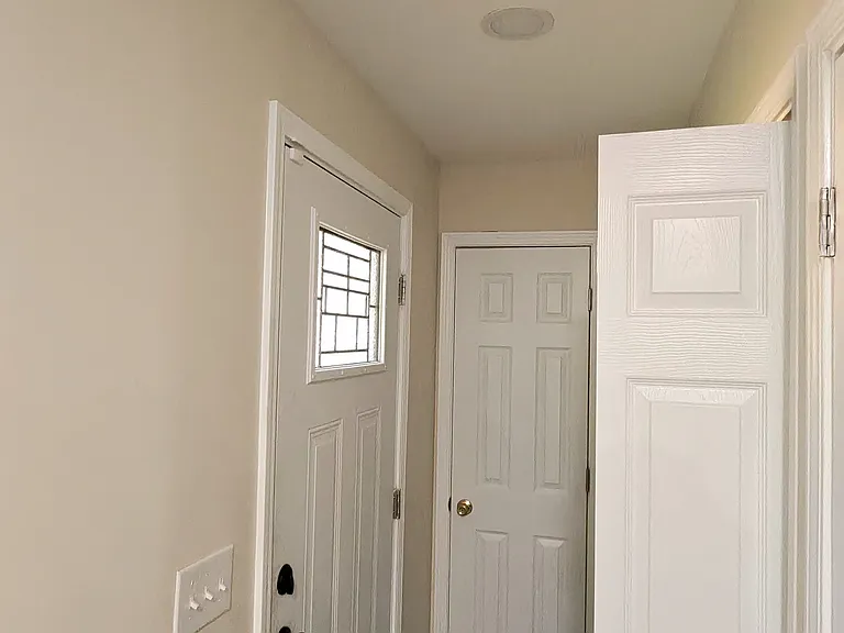 832 Newman St — Photo 11