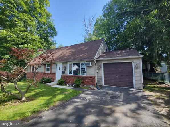 402 Larchwood Ave, Feasterville Trevose, PA 19053