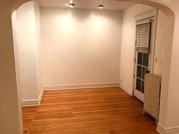 5th image of 1473 W Farragut Ave #2R