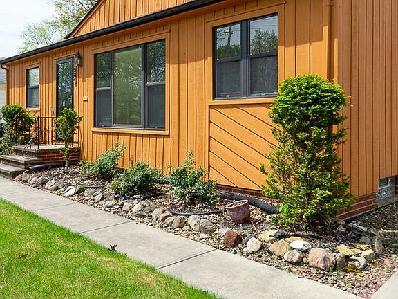 3rd image of 7584 Malibu Dr