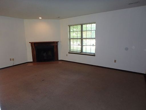 3rd image of 2009 Juniper Dr #A