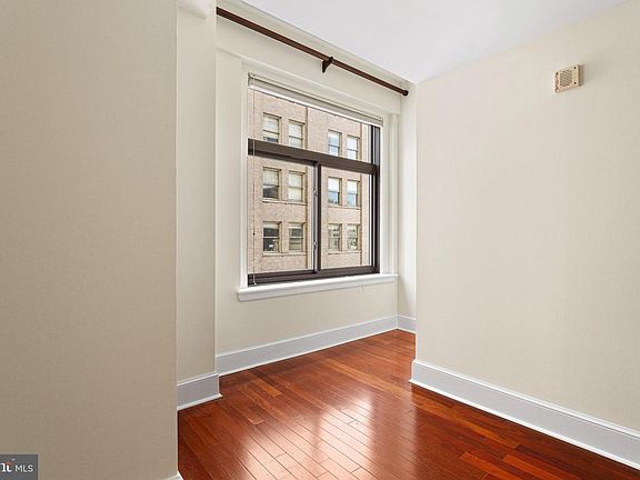 5th image of 1500 Chestnut St APT 13E