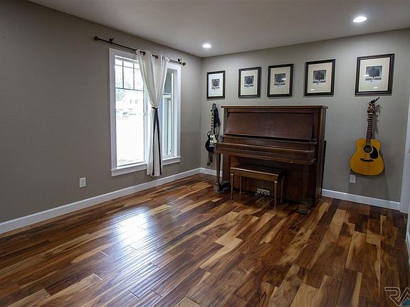 4th image of 2501 S Kingswood Way