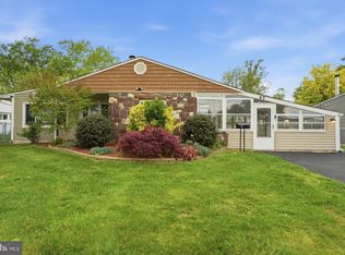 47 Thorny Apple Ln, Levittown, PA 19054